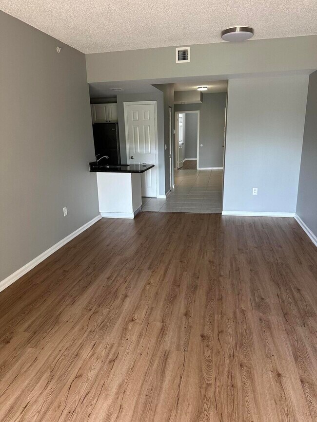 Building Photo - 2080 Greenview Shores Blvd
