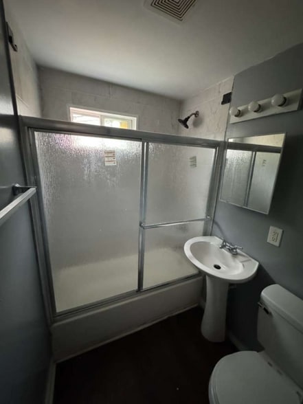 Building Photo - 201 Chandler Dr