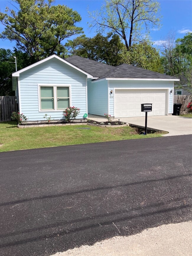 Building Photo - 1018 Homer St