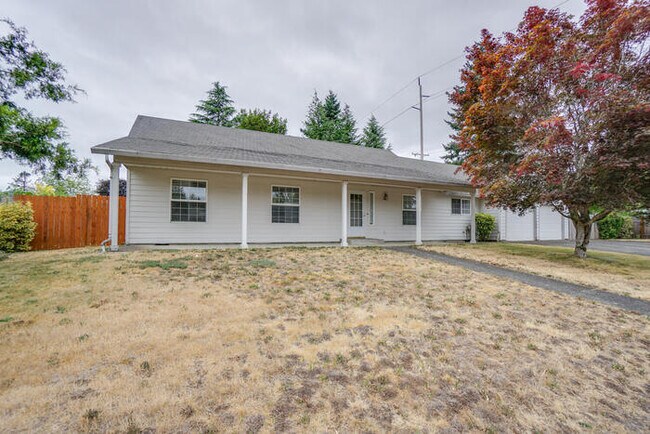 Building Photo - LARGE THREE BEDROOM HOME WITH RV /BOAT PAR...