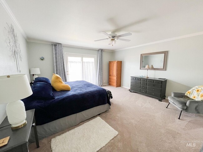 Building Photo - Fantastic 4 Bedroom Home with 3 Car Garage...