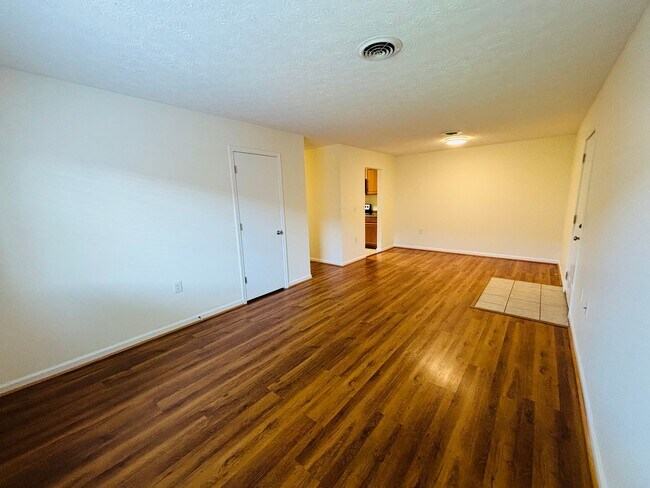 Building Photo - * RE-RENTAL AVAILABLE 8/14/26 * 4 Bedroom, 2 Bath Apartment