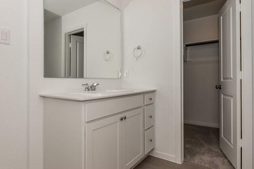 Building Photo - 924 Calley Pear Trl