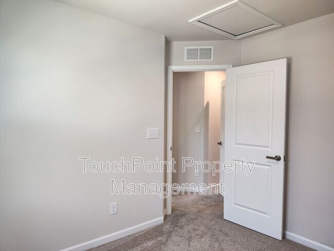 Building Photo - 5850 Granbury Dr