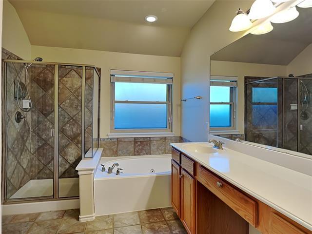 Building Photo - 1032 Bending Oak Dr