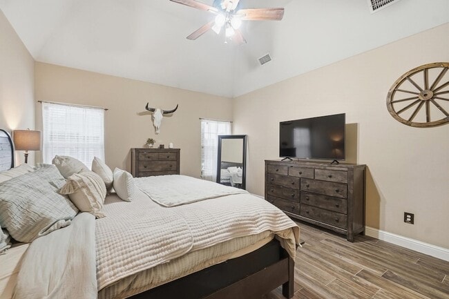 Building Photo - 4610 Sierra Sunset