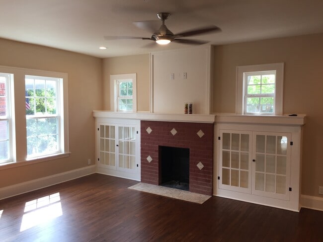 Building Photo - 301 Clifford St