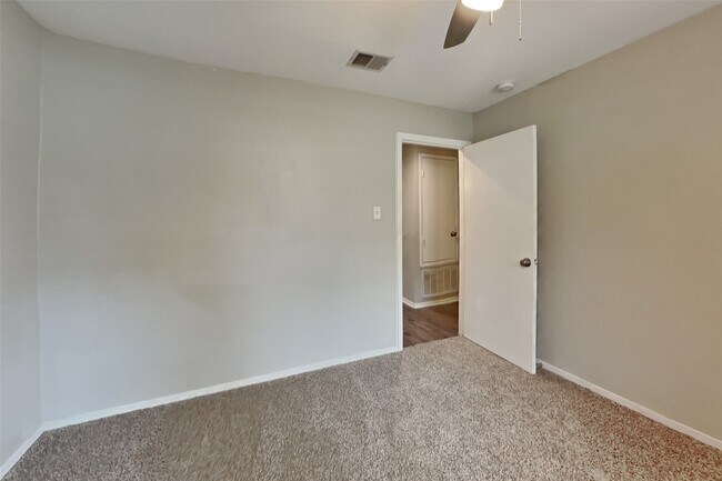 Building Photo - 3419 Shadowcrest Ln