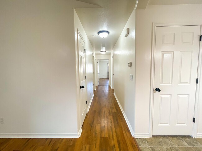 Building Photo - 8212 N Cedar Springs Rd