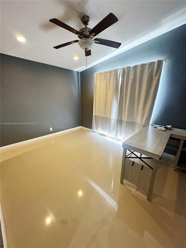 Building Photo - 313 Hendricks Isle