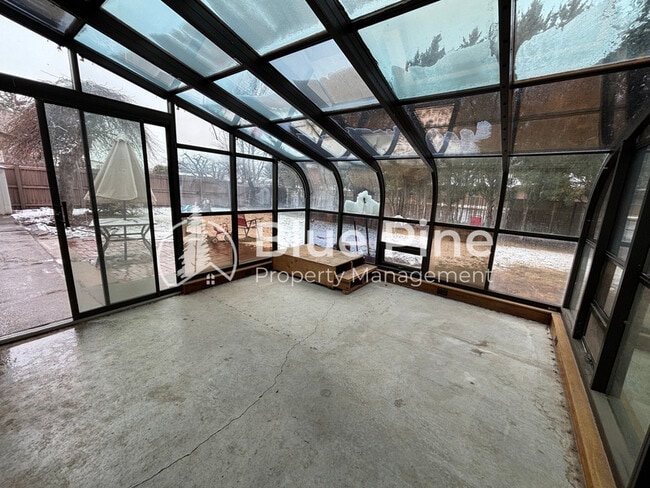 Building Photo - 2014 Tiffany Dr