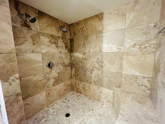 Building Photo - "Discover Urban Elegance: Spacious 1417 Sq Ft Studio Condo in the Heart of Phoenix!"