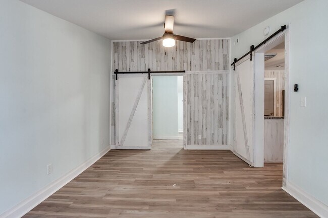 Building Photo - Remodeled three bed house on a quiet cul-de-sac