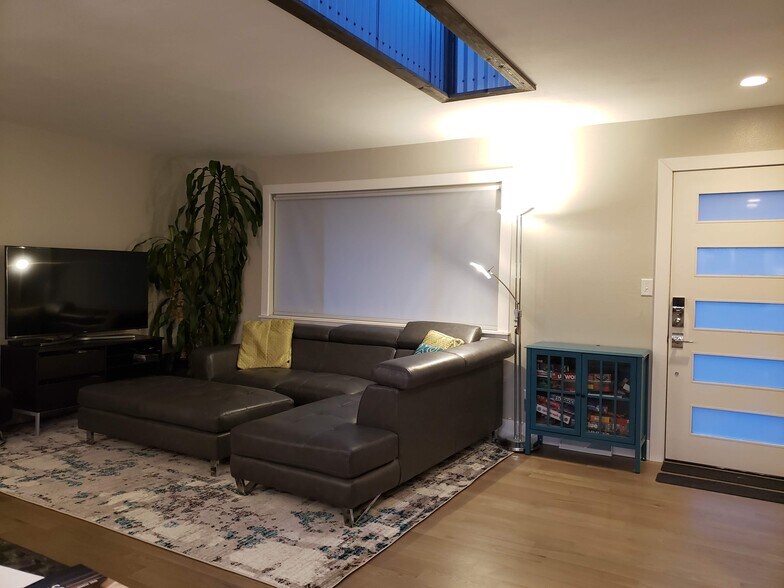 Building Photo - 2200 Sheffield Dr.