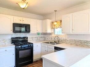 Building Photo - 940 17th St NE