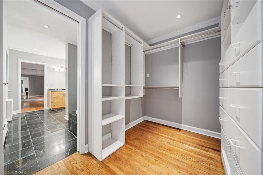 Master Walk in Closet - 1433 N Dearborn St