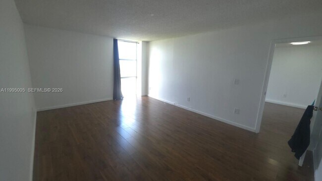 Building Photo - 2350 NE 135th St