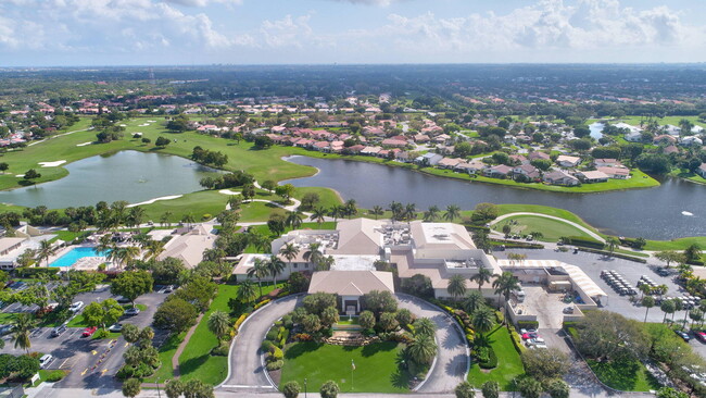 Building Photo - 5547 Fairway Park Dr