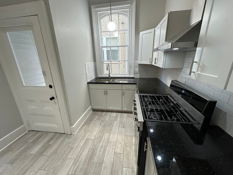 Fully renovated kitchen with granite countertops and all-new stainless steel appliances - 5520 Loyola Ave