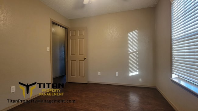 Building Photo - 3 bed/ 2 bath home by Benton River Center