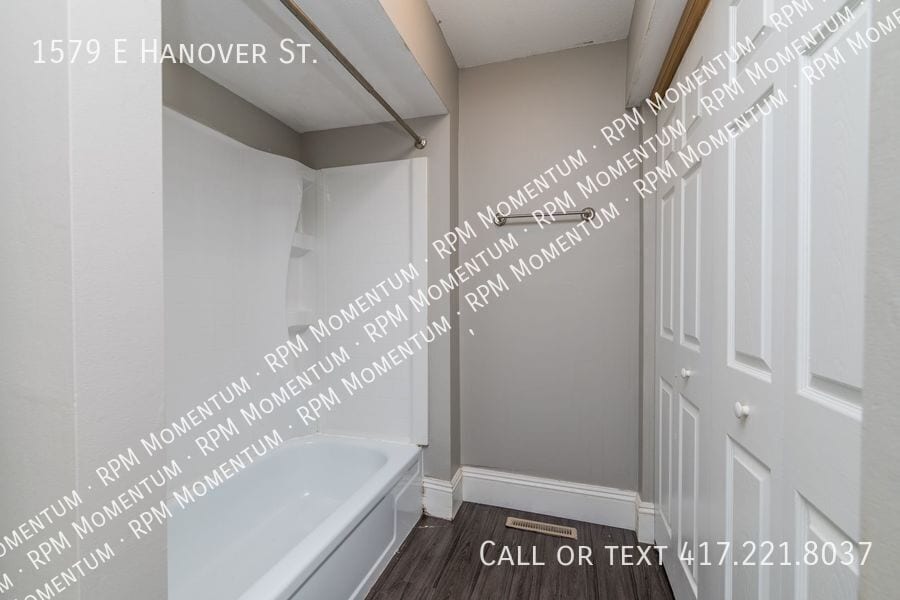 Building Photo - 1579 E Hanover St