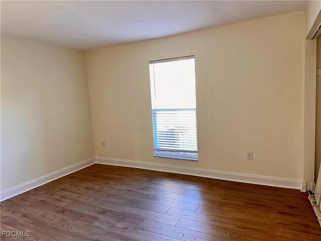 Building Photo - 12650 Kenwood Ln