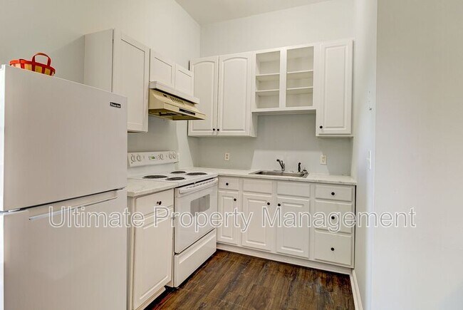 Building Photo - 5746 Marguerite Dr