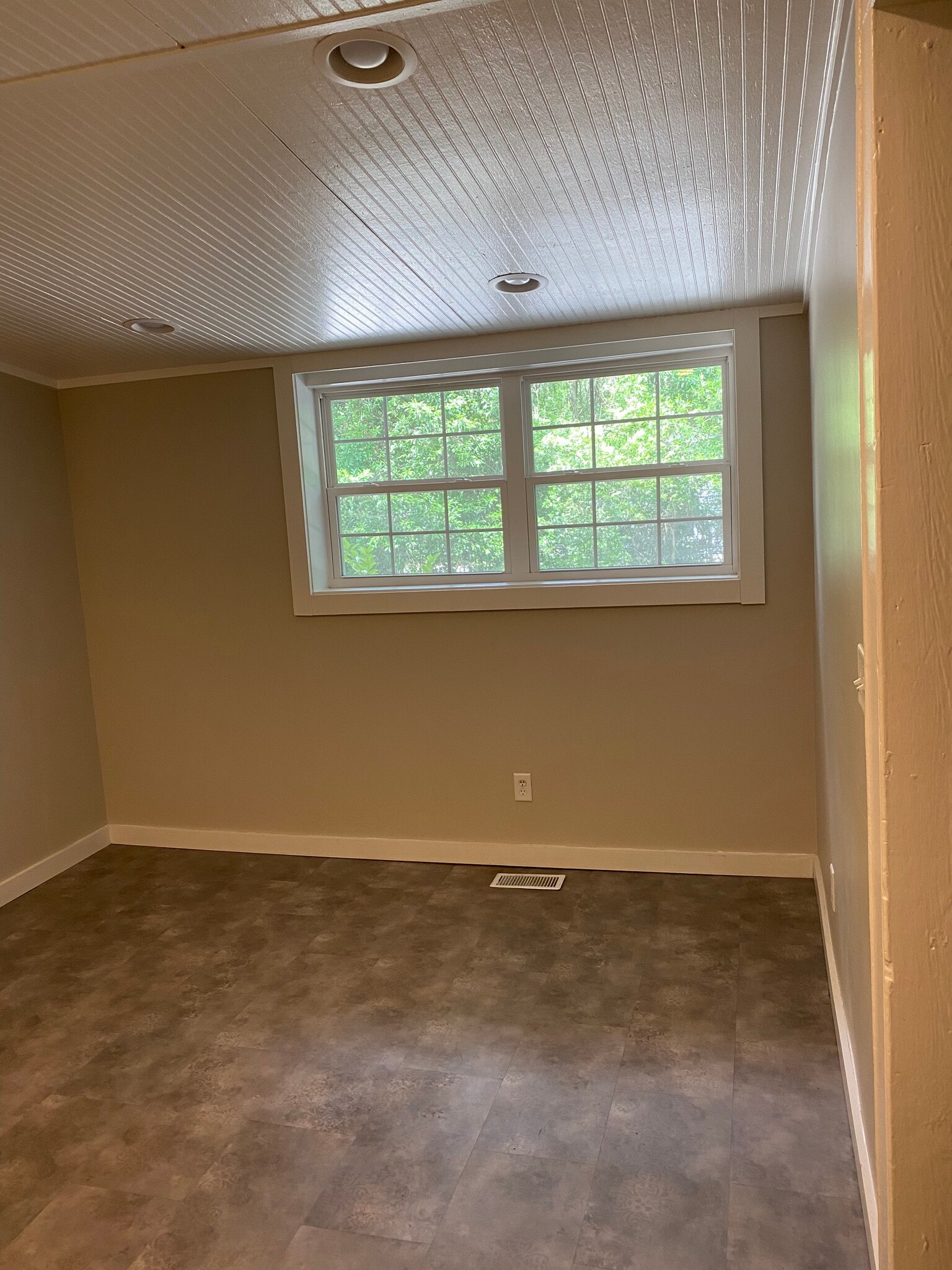 Dining room - 445 Hampton St