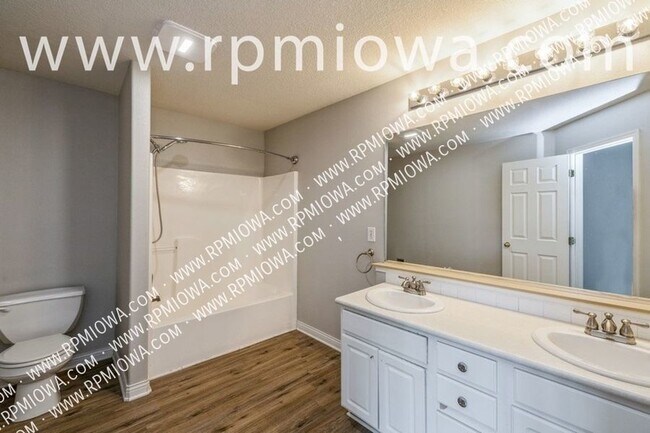 Building Photo - 15803 Hawthorn Dr