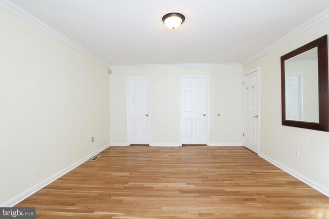 Building Photo - 8519 Electric Ave