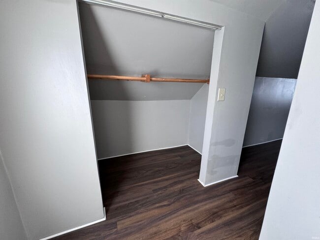 Building Photo - 2112 W 11th St