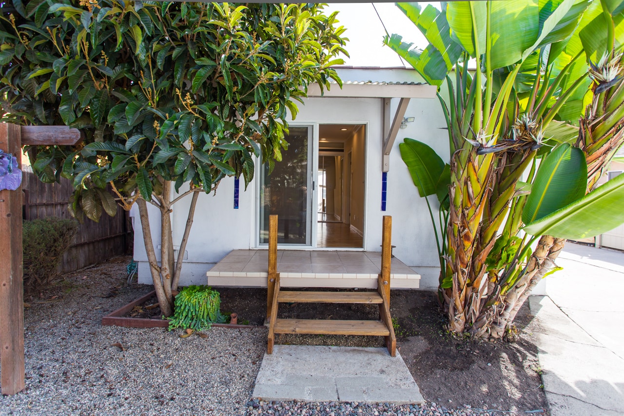 Building Photo - 2135 S Cloverdale Ave