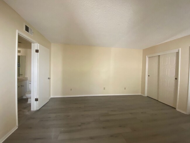 Building Photo - North San Bernardino Townhouse in Gated Co...