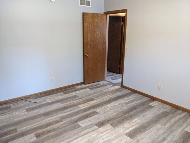 Building Photo - House For Rent