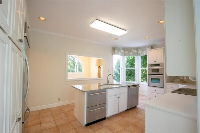 Building Photo - 105 Strachan Ln