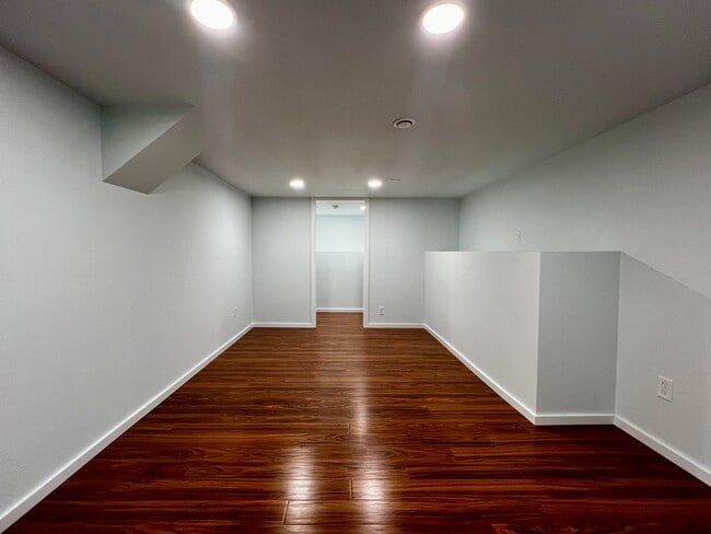 Building Photo - 604 S 12th Ave