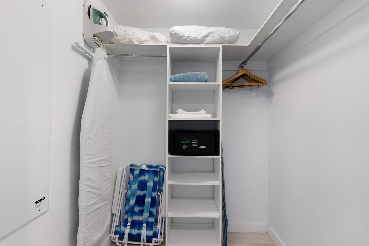 Building Photo - 2602 E Hallandale Beach Blvd