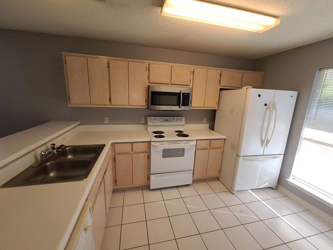 Building Photo - 2787 Bay Club Dr