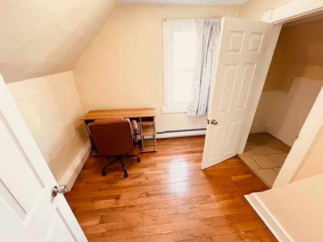 Building Photo - 117 Lloyd St