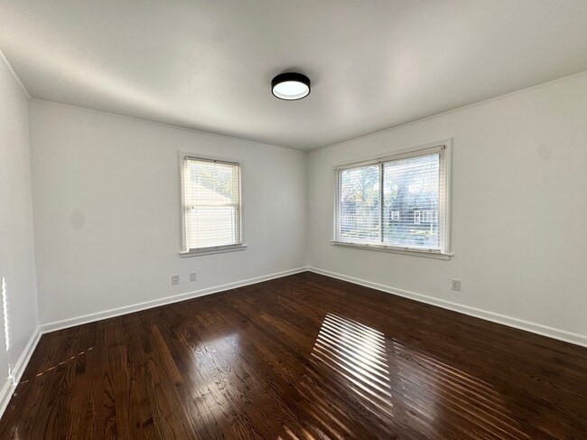 Building Photo - 2226 W 74th Terrace