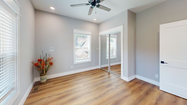 Building Photo - 5BR Townhome in Fort Sanders | Walk to UTK