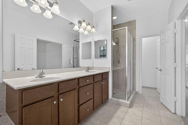 Building Photo - 10348 Wellington Parc Dr