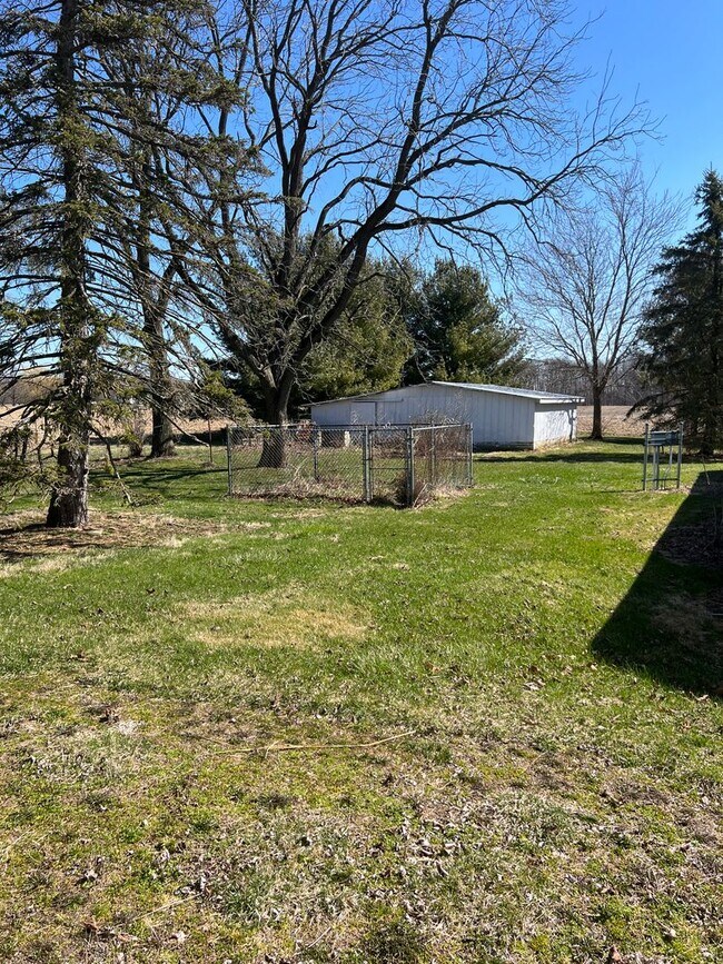 Building Photo - Country living! 1st floor laundry 3+ car garage with work shop