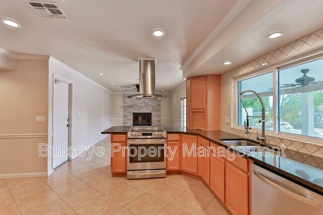 Building Photo - 2334 W Calle Iglesia Ave