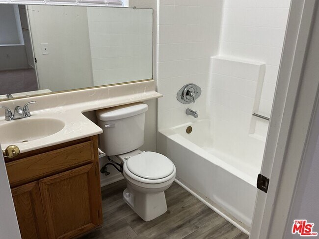 Building Photo - 544 N Orange Ave