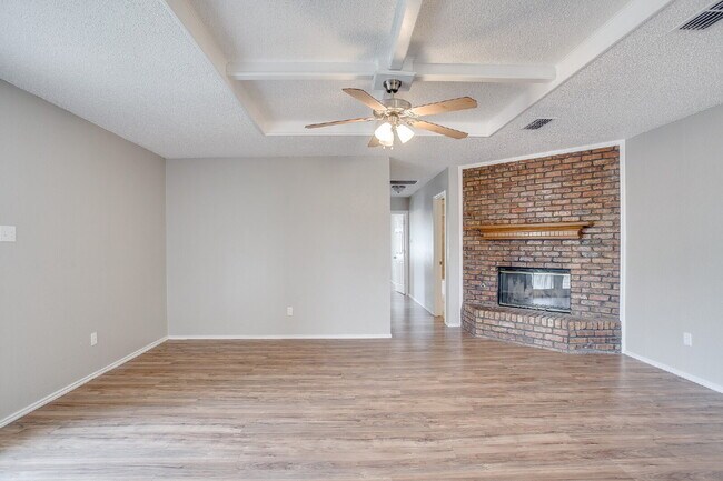 Building Photo - Fully updated 2/1.5/1 in Frenship!