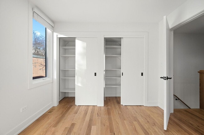 Building Photo - 2069 N Larrabee St