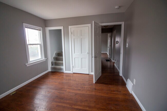 Building Photo - 6817 Raymond Ave