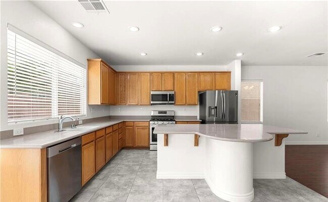 Building Photo - 9123 Weeping Hollow Ave
