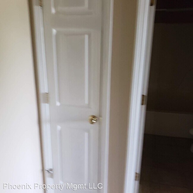 Building Photo - 3409-3411 Squirrel Dr